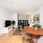 Stylish 2 Bed Close To Battersea Power Station
