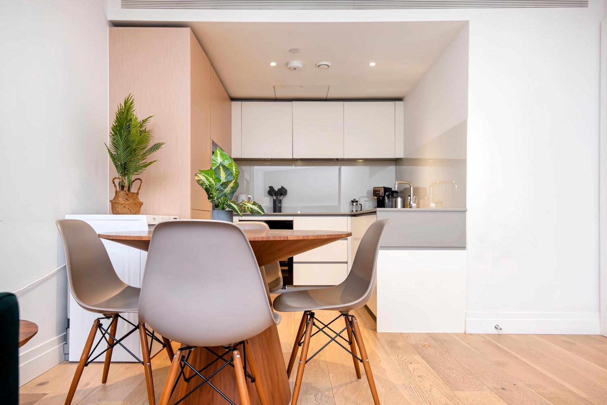 Stylish 2 Bed Close To Battersea Power Station *