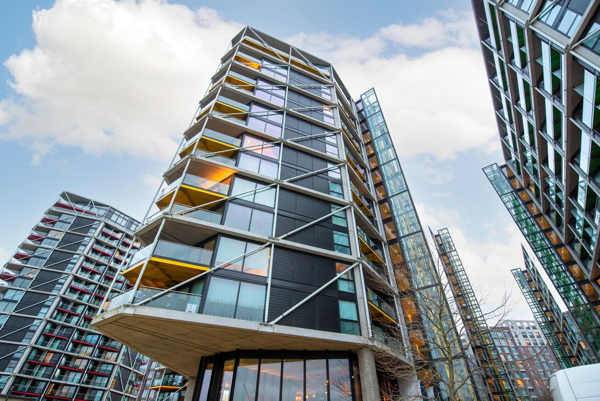 Stylish 2 Bed Close To Battersea Power Station London